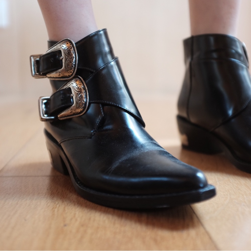 TOGA PULLA BUCKLE CHELSEA BOOTS